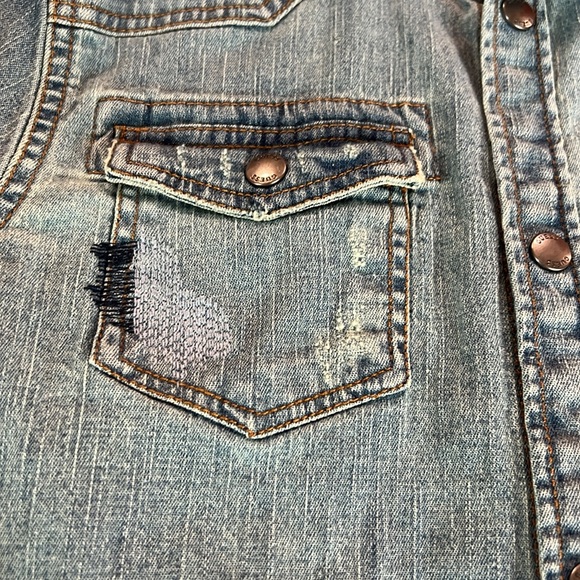 Guess Jeans Distressed Buttoned Top - Picture 3 of 13
